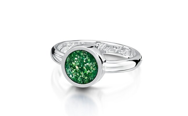tribute ring in white gold and green gem
